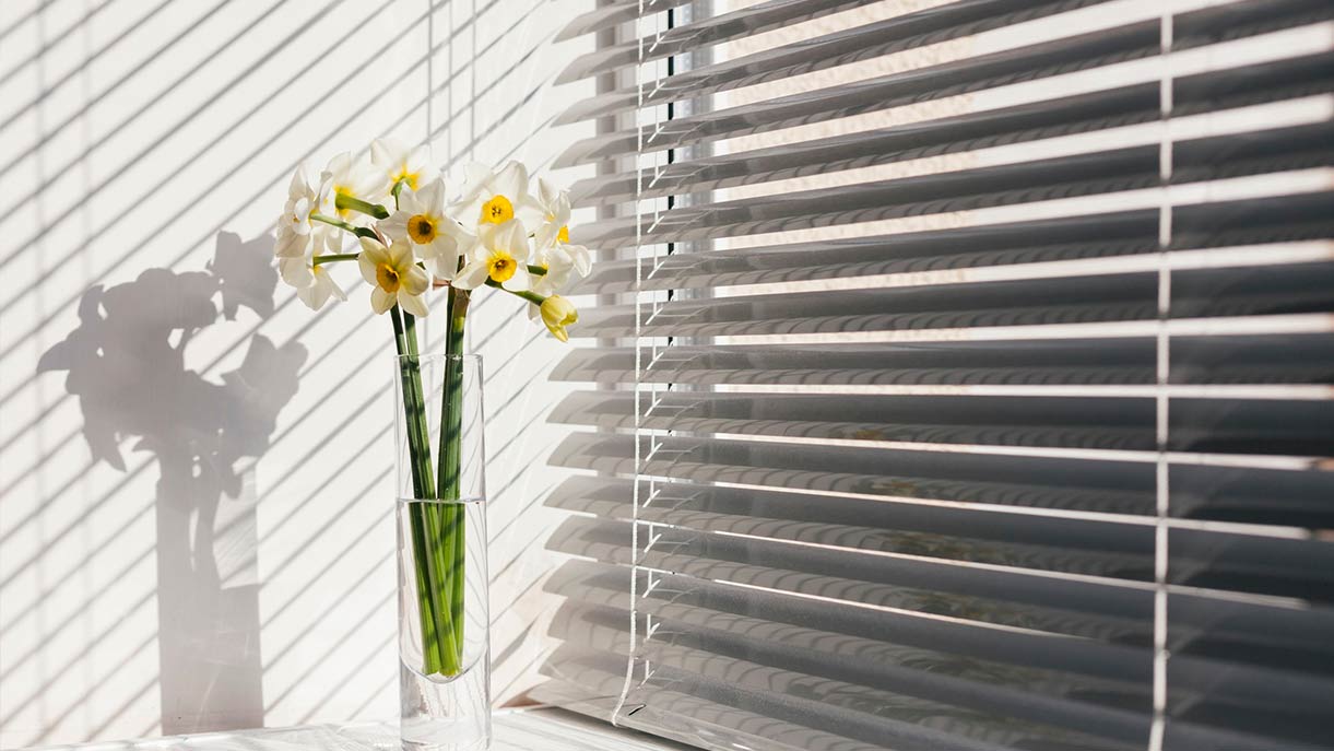 Made-to-measure curtains in a new-build living room